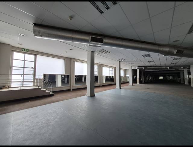 2,355M² RETAIL TO LET IN CRAIGHALL